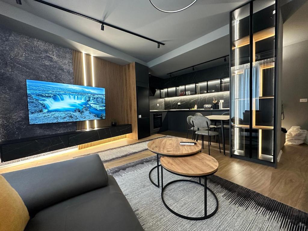 alpazoLakescapeTirana