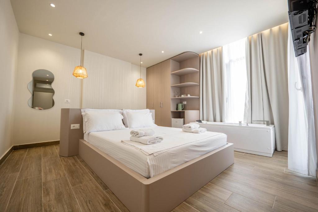 Mirage Bay Deluxe beachfront hotel Sarand&euml; Albania